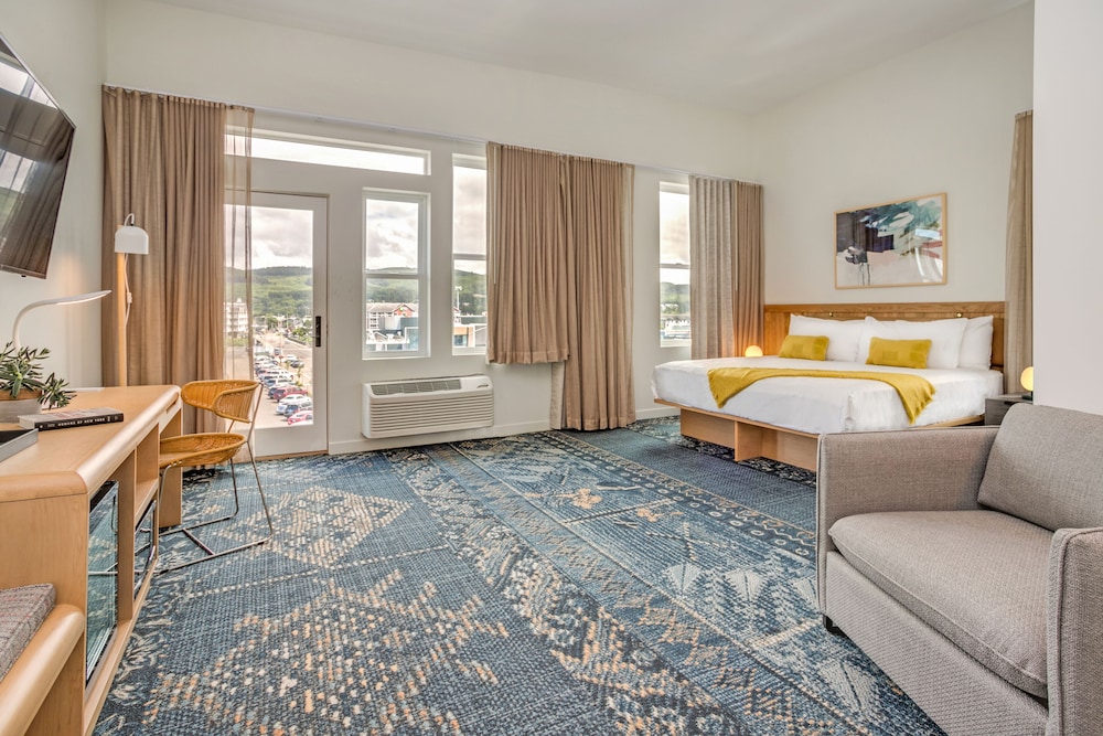 SaltLine Hotel - photo 25