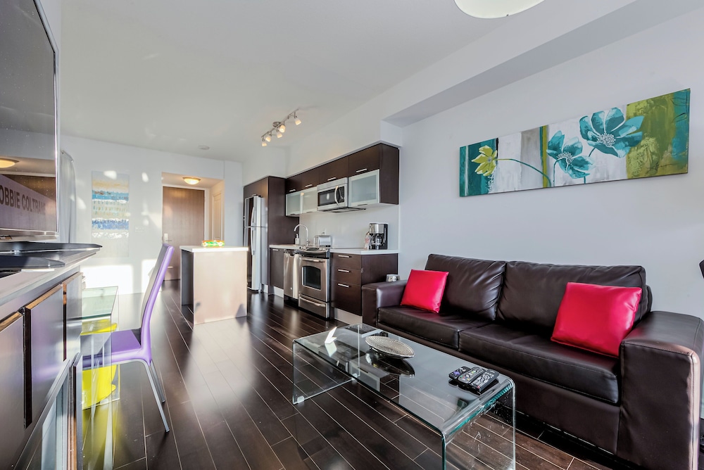 Altitude Suites on Yonge — 4-Star Luxury Hotel in Toronto, Canada