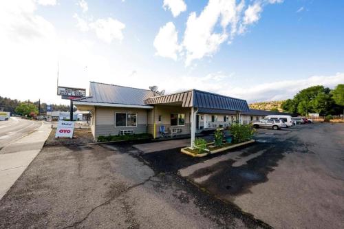 Budget 8 Motel — 5-Star Luxury Hotel in John Day, United States