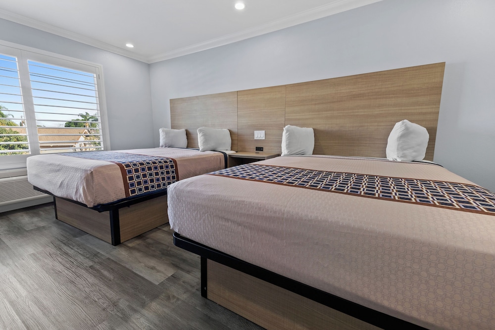 Downey Inn Luxury Suites - photo 9