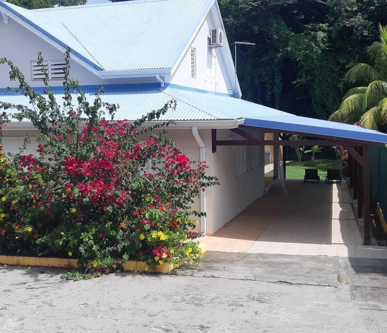Maison agréable entre ville et campagne — 4-Star Luxury Hotel in Le Gosier, Guadeloupe