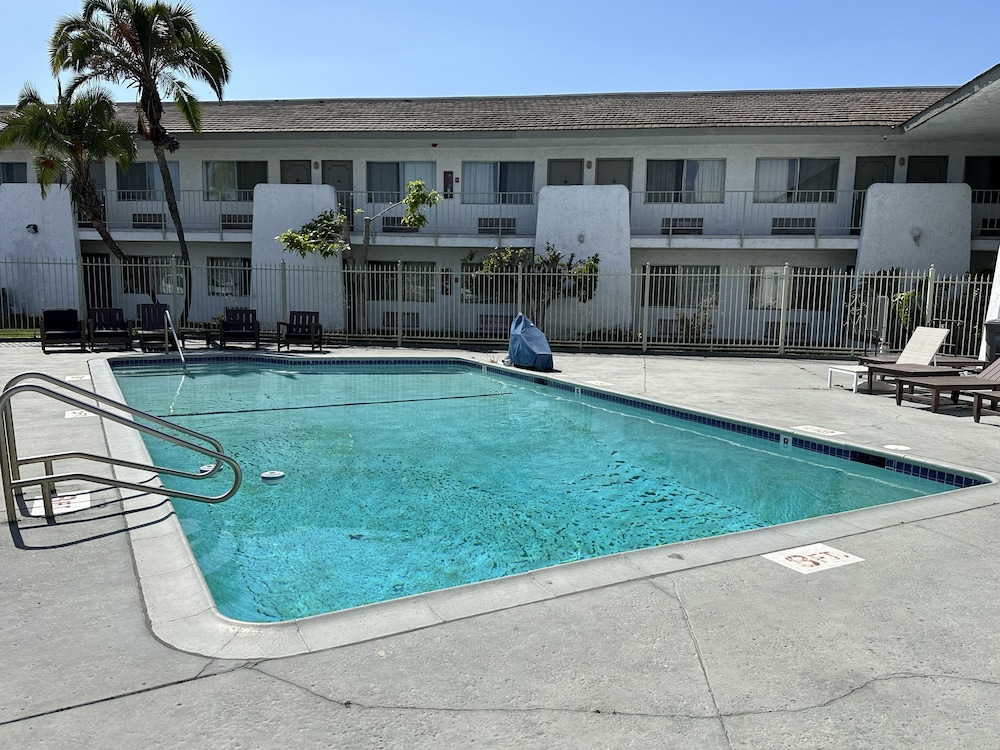 Garden Grove Inn - photo 7