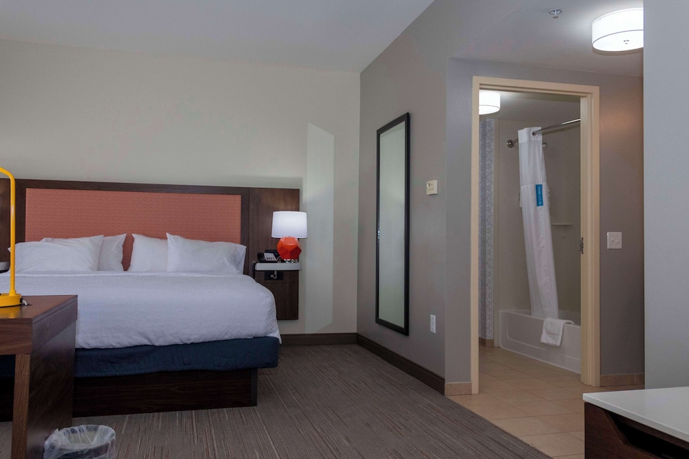 Hampton Inn & Suites Riverton - photo 12
