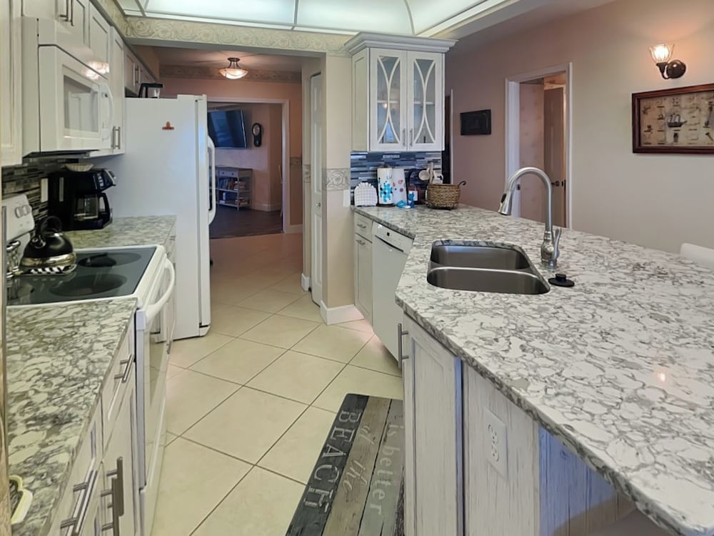Ocean Towers 2102 by Distinctive Beach Rentals - photo 8