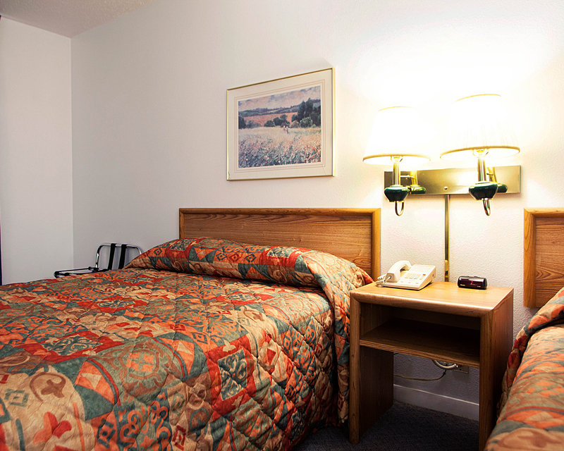 Econo Lodge West Liberty - photo 2