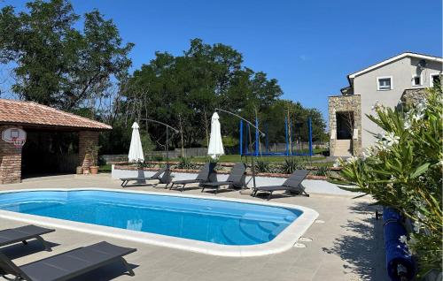 4 Bedroom Stunning Home In Lopar — 5-Star Luxury Hotel in Lopar, Croatia