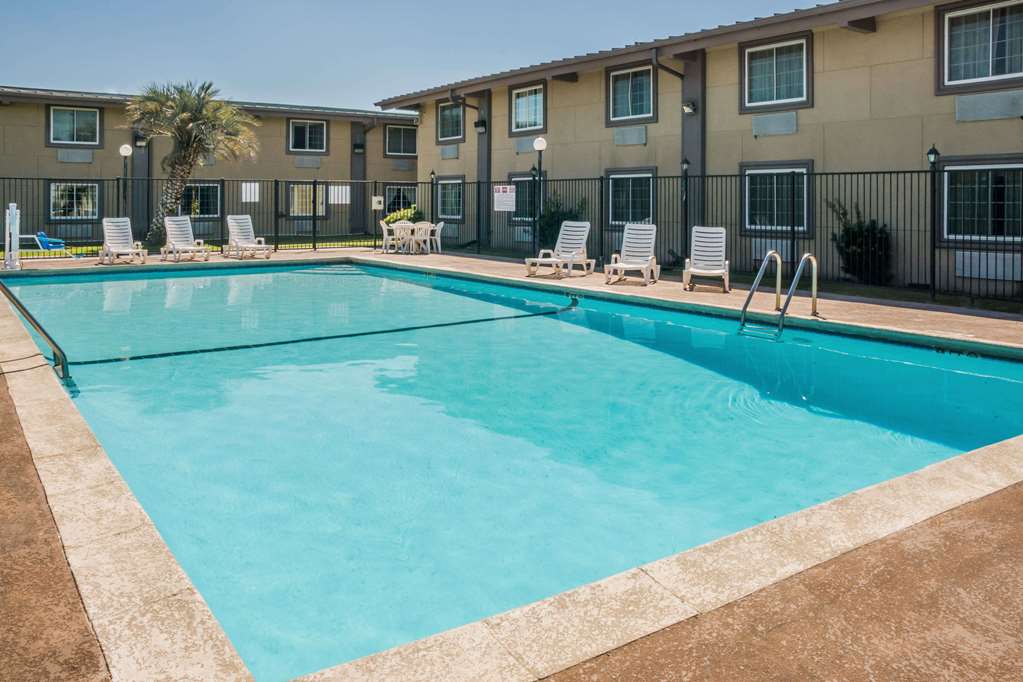 Super 8 by Wyndham Beaumont I 10 South College St - photo 8