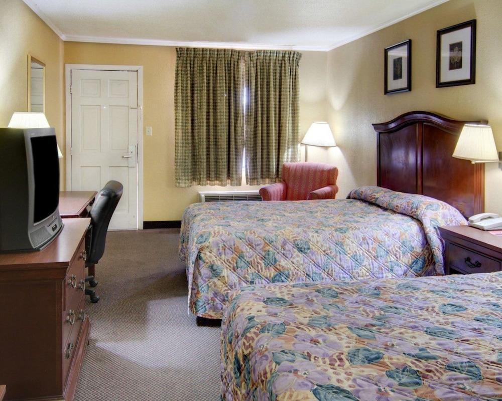 Econo Lodge & Conference Center - photo 29
