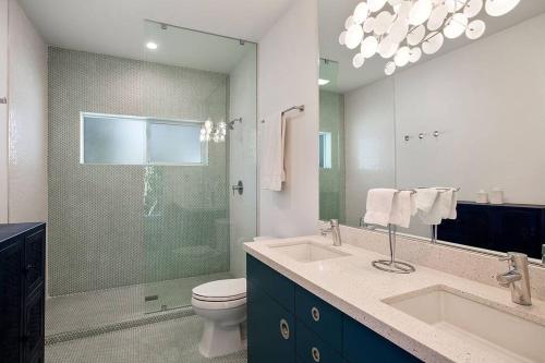 Modern Bennett Valley Home with Privacy and Views — 4-Star Luxury Hotel in Santa Rosa, United States
