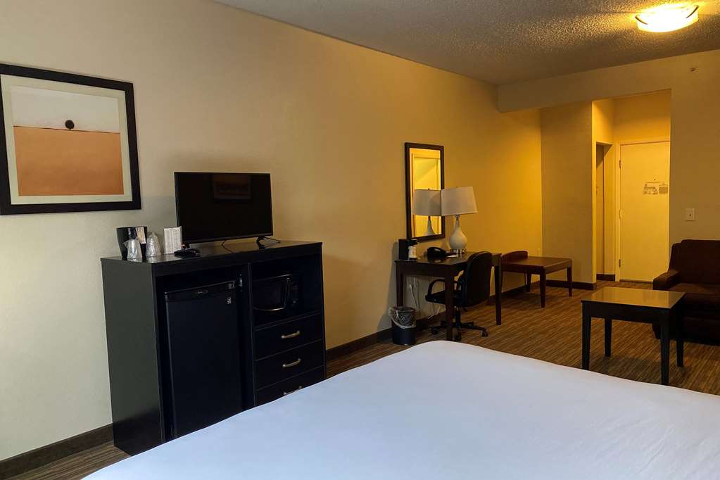 Baymont by Wyndham Houston North - photo 17