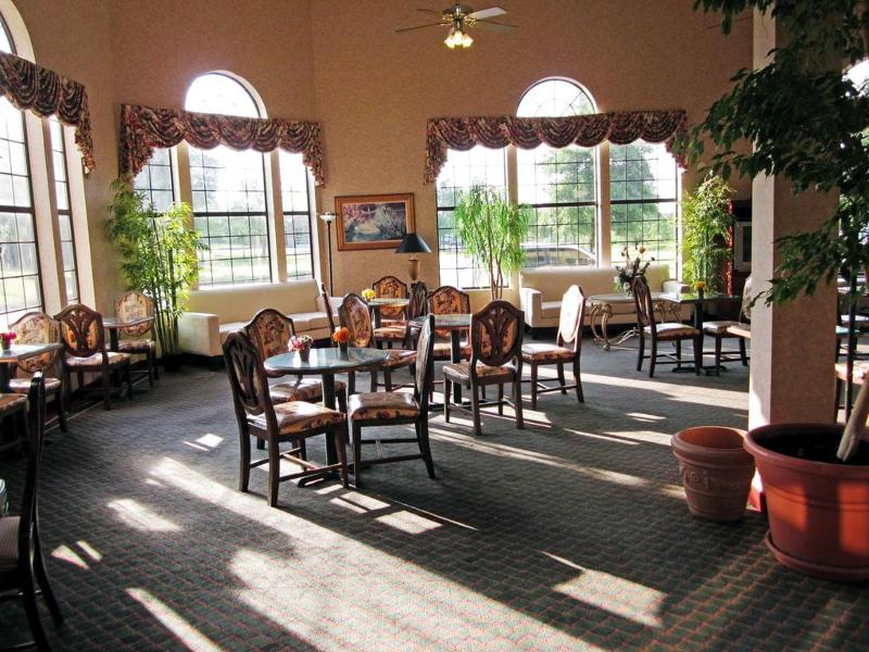 Econo Lodge - photo 17