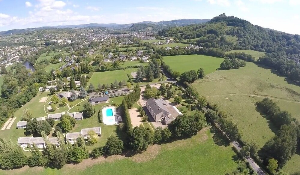 Aux Portes des Monts d'Aubrac — hotel in Espalion