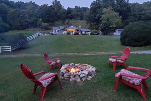 Full Access to our Farm & Petting ZOO Hot Tub — hotel in Sugar Grove