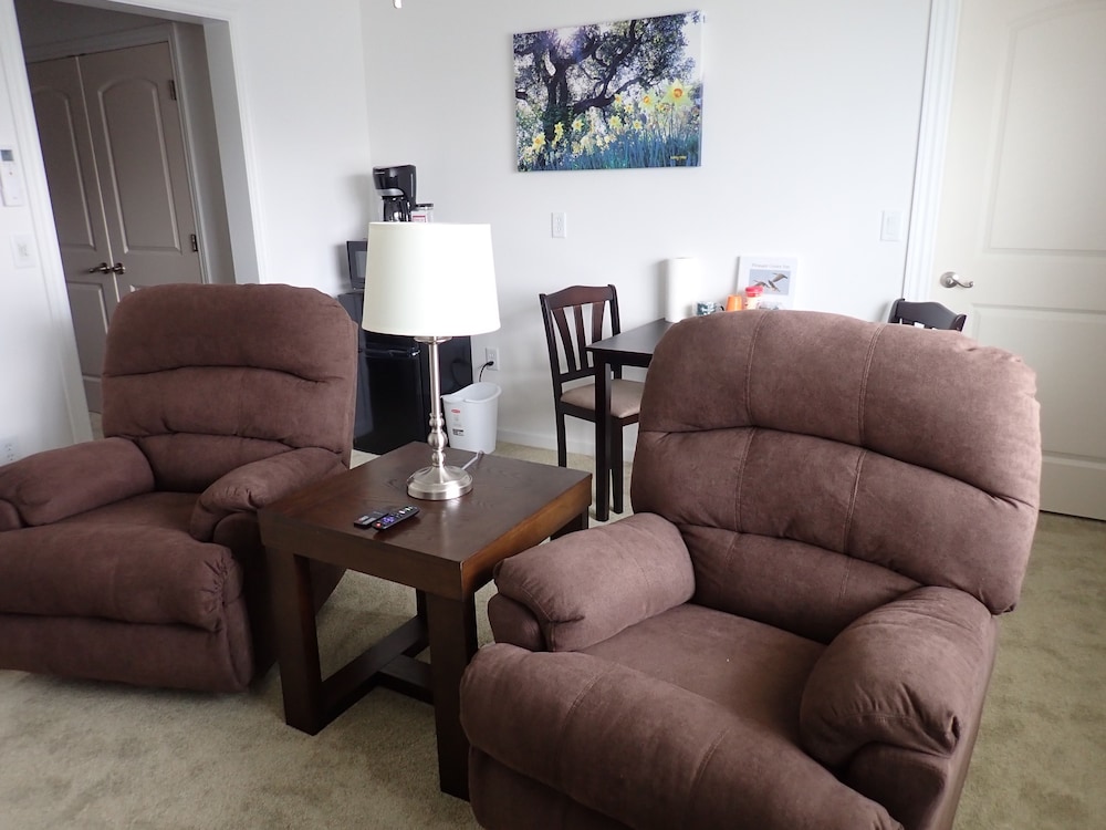 Pleasant Grove Inn - photo 17