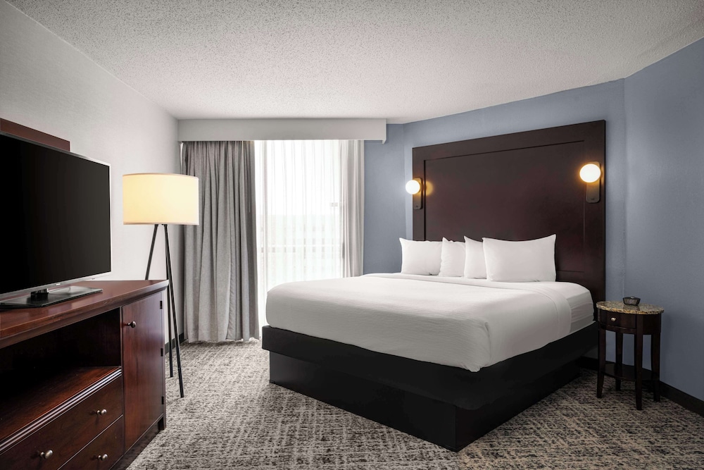 Embassy Suites Hotel Birmingham - photo 12