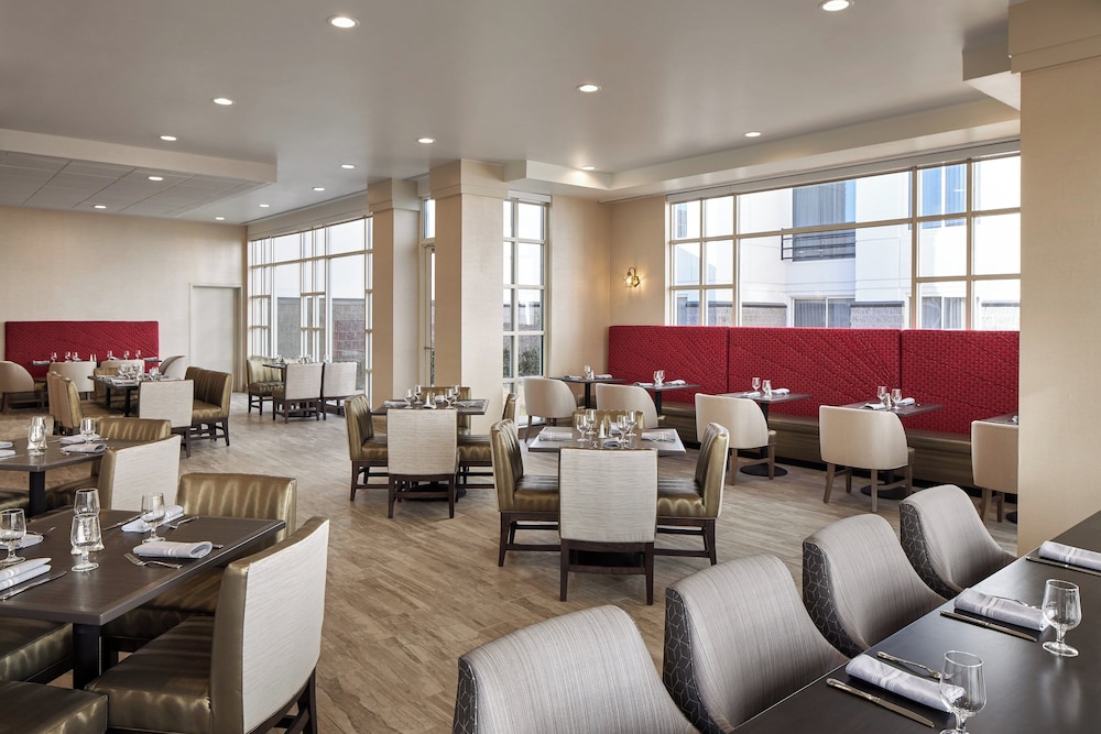 Sheraton Richmond Airport Hotel - photo 27