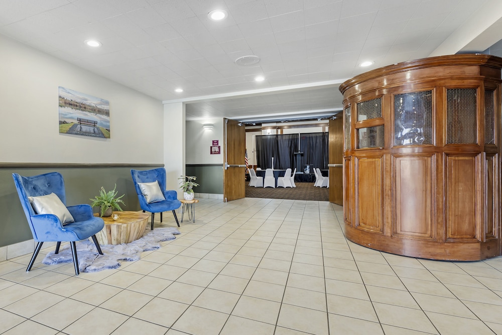 Seaport Inn and Suites - photo 2