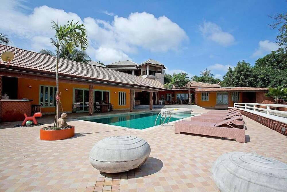 Chaweng Sea View Villa — 4-Star Luxury Hotel in Koh Samui, Thailand