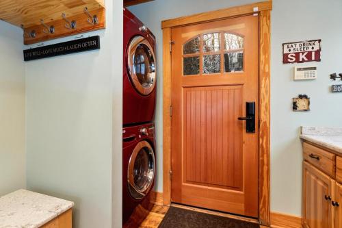 Bear Necessities with Wintergreen Advantage - last minute hotel in Roseland