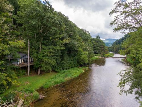 Rivers Edge in Todd - carbon neutral hotel in Unknown City