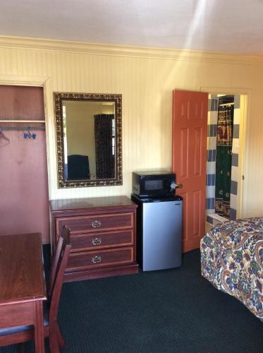 GreenLawn Motel - photo 12