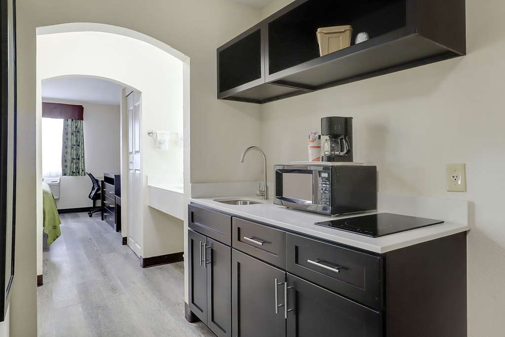 Quality Suites Albuquerque Airport - photo 29