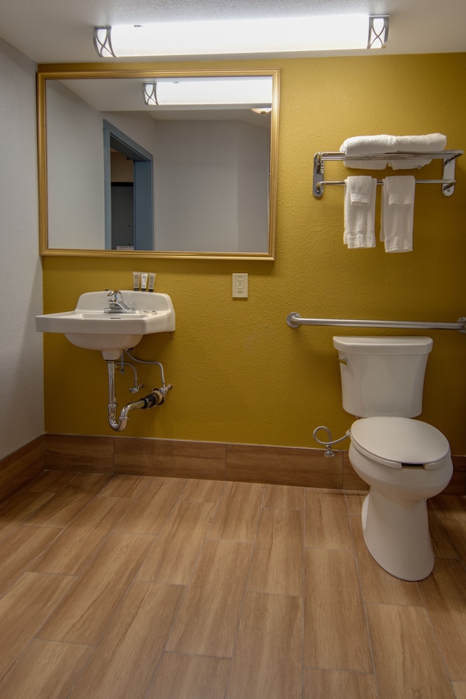 Americas Best Value Inn Hayward - photo 31