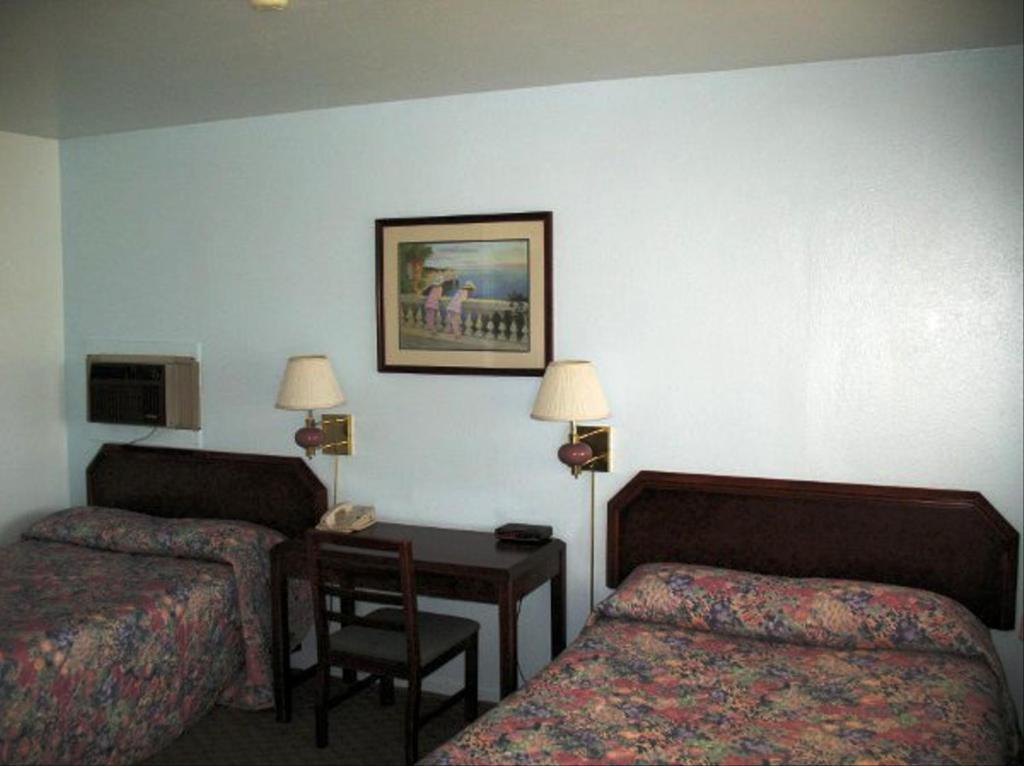 Golden West Motel - photo 14