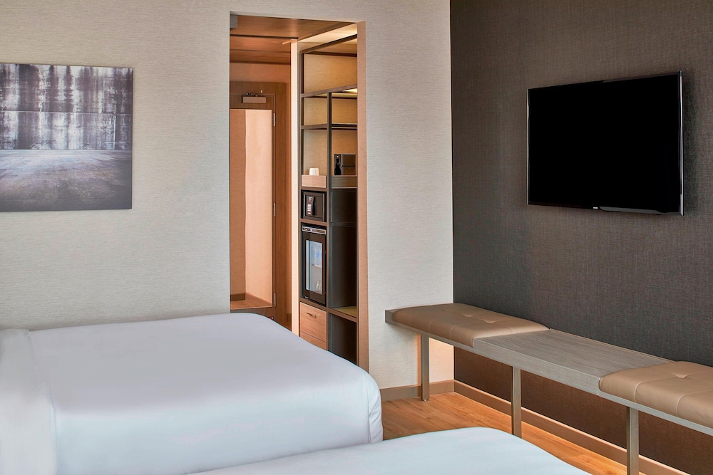 AC Hotel by Marriott Cleveland Beachwood - photo 10