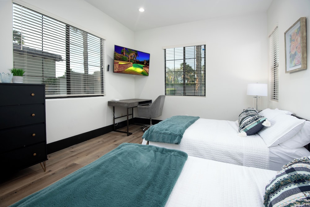 5BR Resort Style Entertainer with Pool Spa BBQ - photo 9
