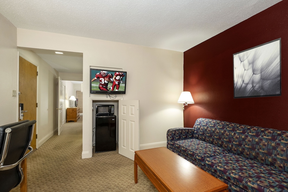 Red Roof Inn & Suites Hazleton - photo 20