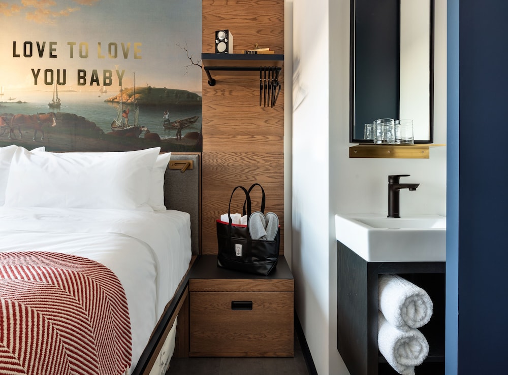 The Revolution Hotel - photo 32