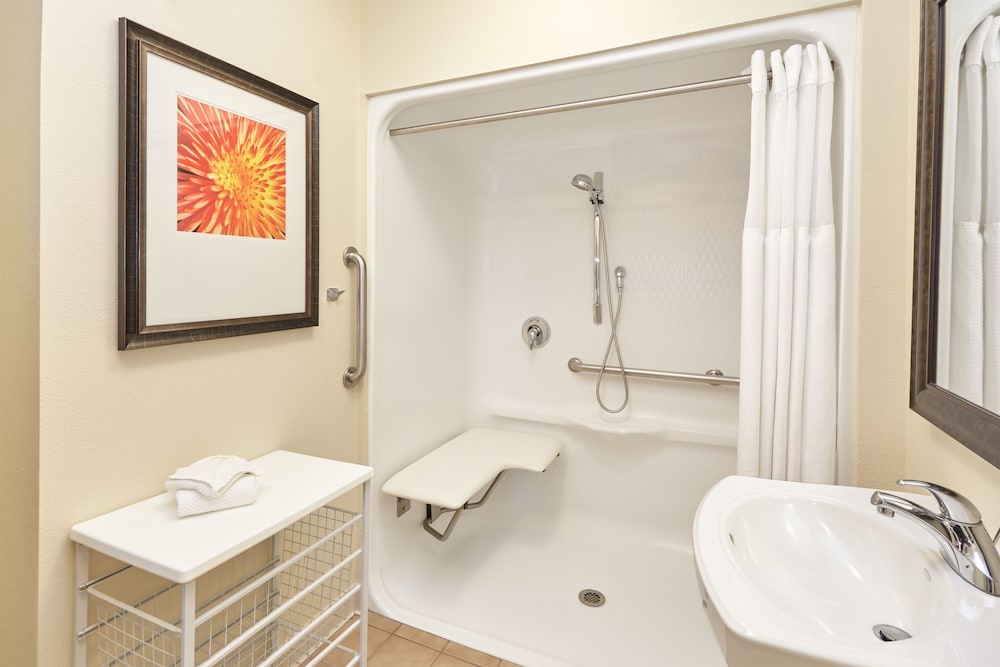 Staybridge Suites Lincolnshire by IHG - photo 6