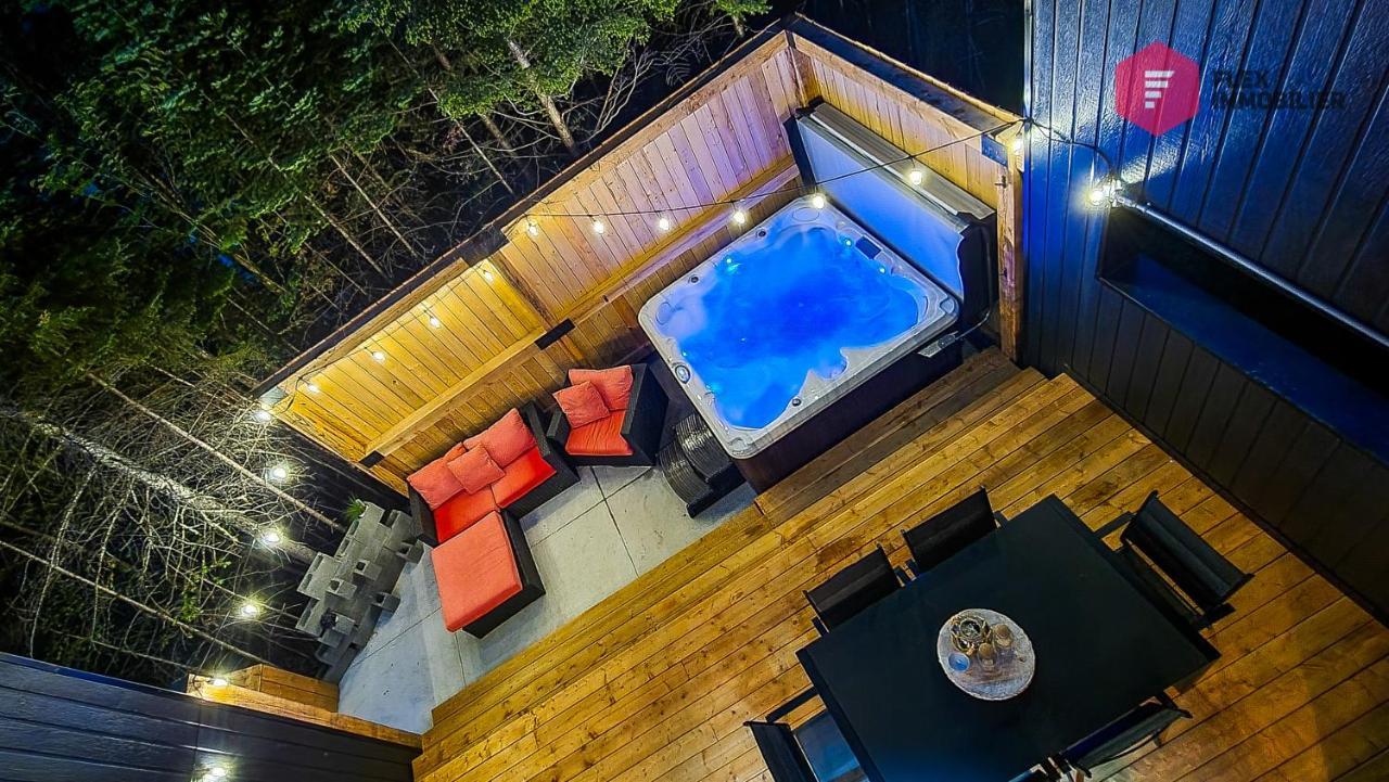 La Marie Clémentine de Portneuf Private hot tub Pool & Billard in Pont Rouge, Canada