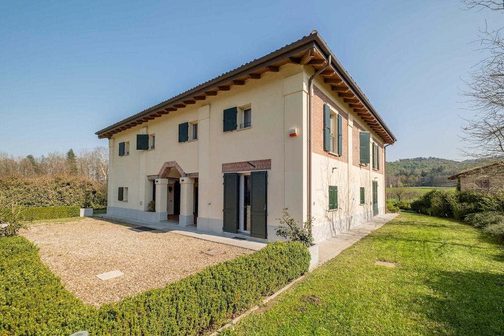 Homeby Villa Corte dello Zanchino — 4-Star Luxury Hotel in Zola Predosa, Italy