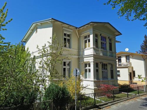 Heringsdorf Villa Lindemann W6 — 4-Star Luxury Hotel in Heringsdorf, Germany