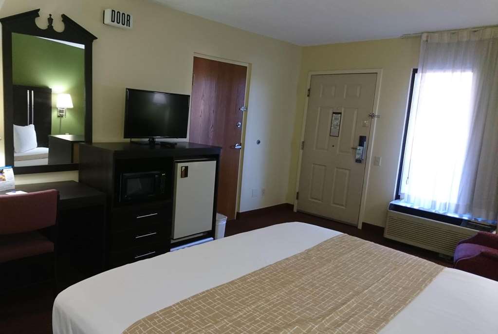 Travelodge by Wyndham Knoxville East - photo 4