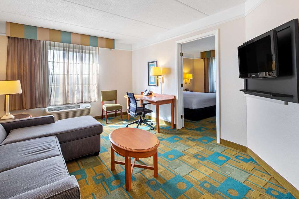 La Quinta Inn & Suites by Wyndham Ft. Lauderdale Plantation - photo 19