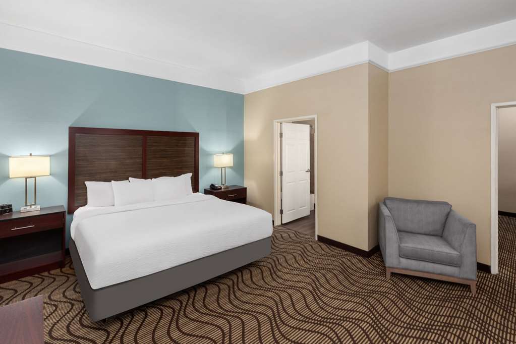 La Quinta Inn & Suites by Wyndham Houma - photo 14