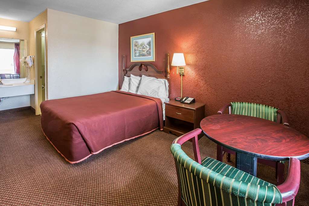 Rodeway Inn Expo Center - photo 16