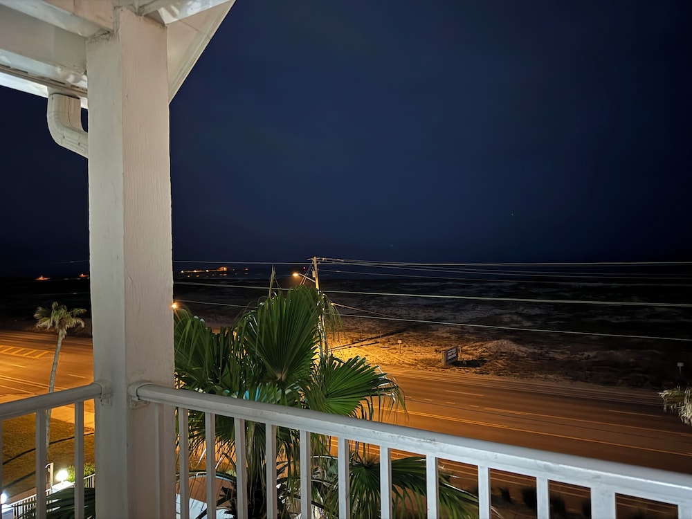 Direct Gulf Front Condo with Resort Pools with Hot Tubs Steps to Beach - photo 22