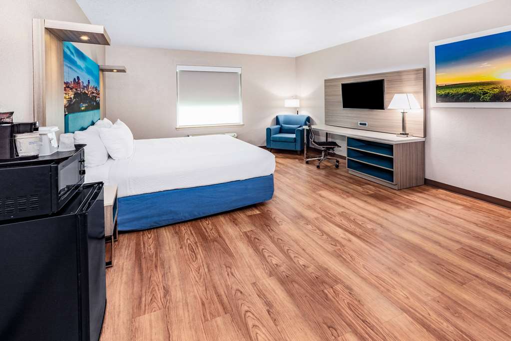 Days Inn & Suites by Wyndham San Antonio near Frost Bank Center - photo 24