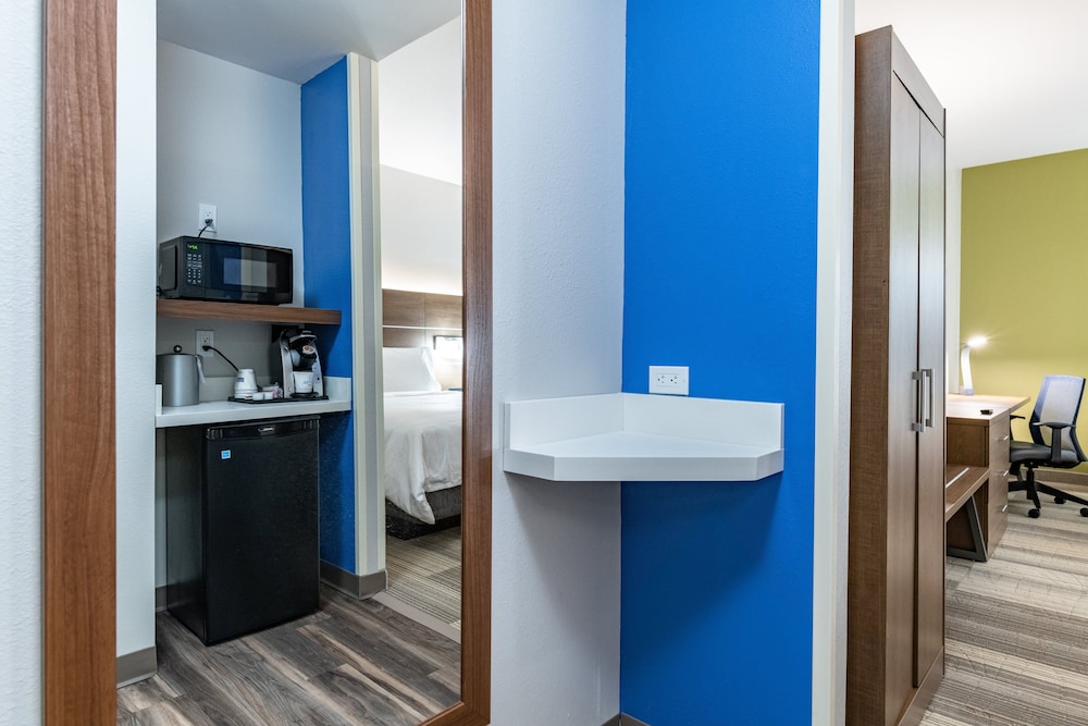 Holiday Inn Express & Suites Moundsville by IHG - photo 14