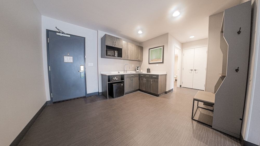 Holiday Inn and Suites Philadelphia W Drexel Hill - photo 31