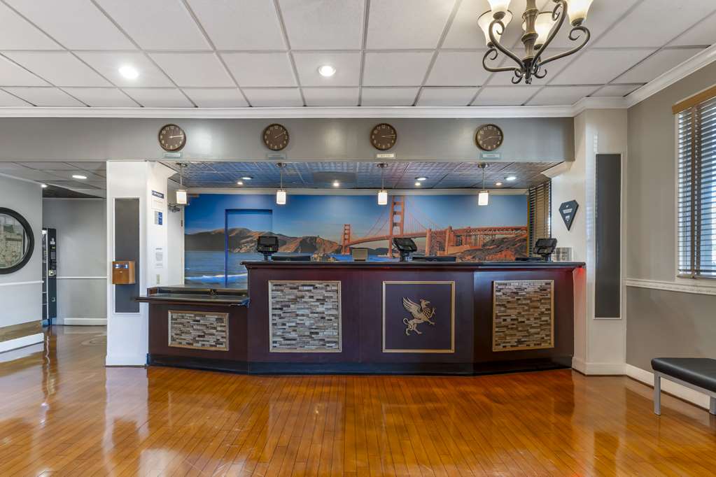 Best Western Plus Grosvenor Airport Hotel - photo 3