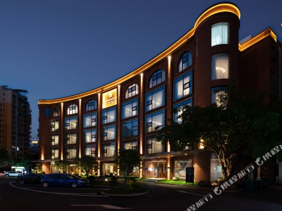 Join hands bless hotel in Kunming, People's Republic of China