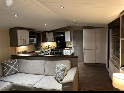 Luxurious 2 Bedroom Caravan 21154107 — Longniddry
