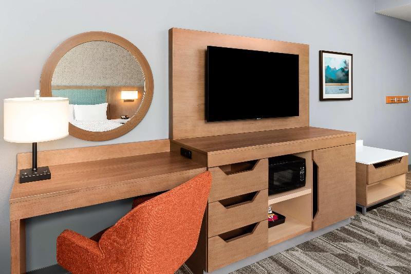 Hampton Inn Bellingham Airport - photo 12