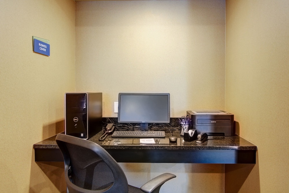 Cobblestone Inn & Suites Steele - photo 40