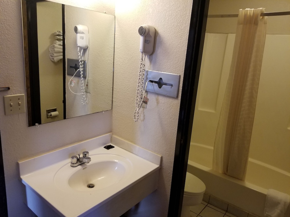 Americas Stay Inn - photo 20